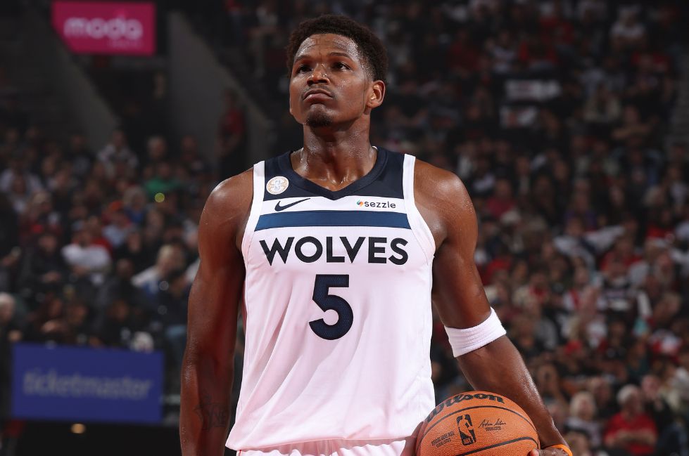 Edwards trở lại sân và ghi 15 điểm, 5 kiến tạo và 3 lỗi trong trận đầu tiên, với điểm cộng trừ thấp nhất của đội là -25.