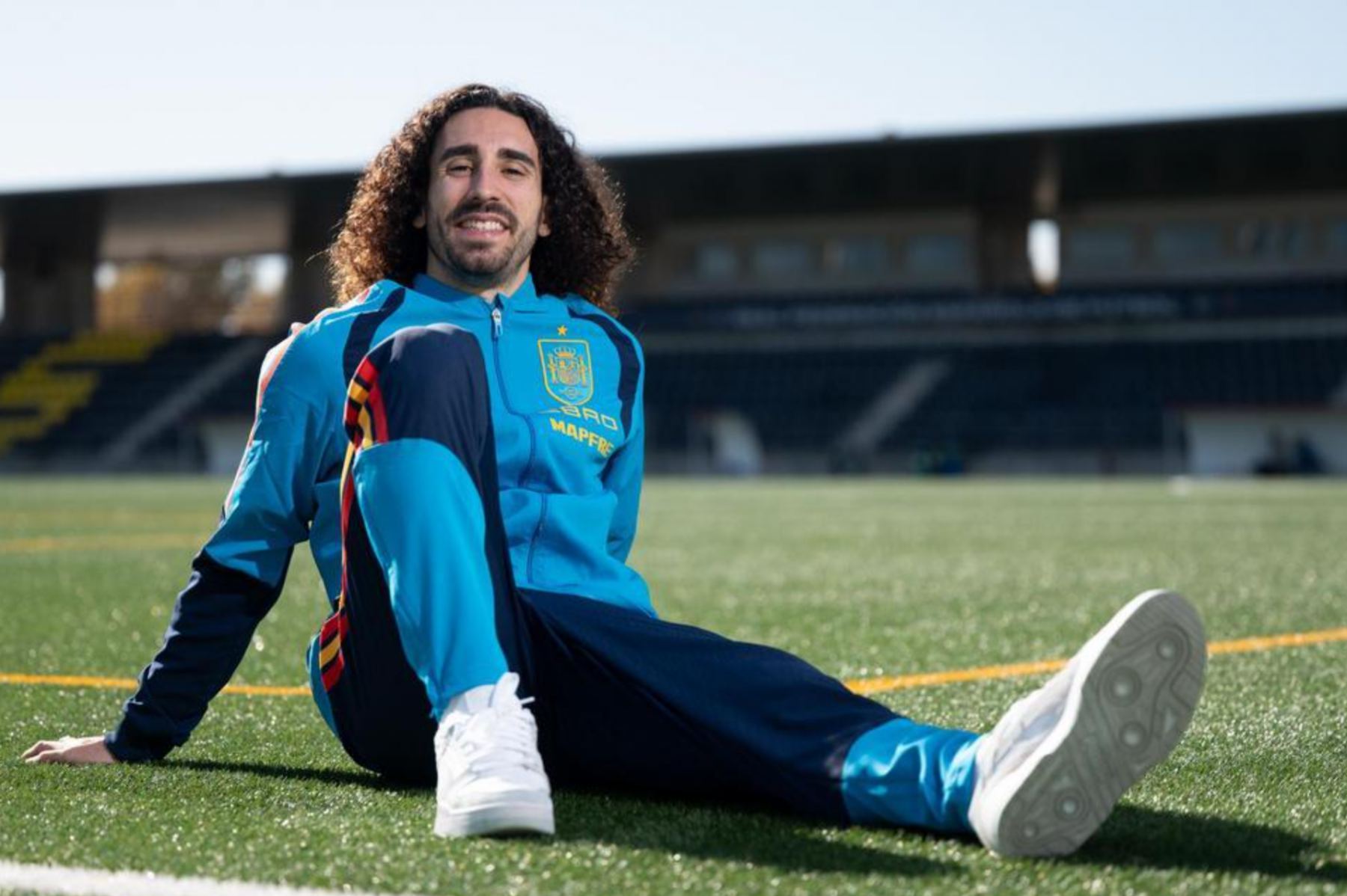 Cucurella: Nếu vô địch World Cup, anh ấy sẽ cạo trọc đầu. Dembele là tiền đạo khó đối phó nhất.