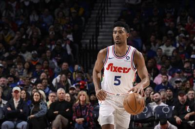 Tiếp tục tăng giá trị của bạn! Grimes thực hiện 5 trong 8 quả ba điểm và đóng góp 24 điểm và trúng một quả ba điểm quan trọng