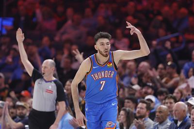 Hãy tiếp tục phát triển! Holmgren lập đỉnh cao mới với 6 quả ba điểm, ghi 31+12 sau 27 phút.