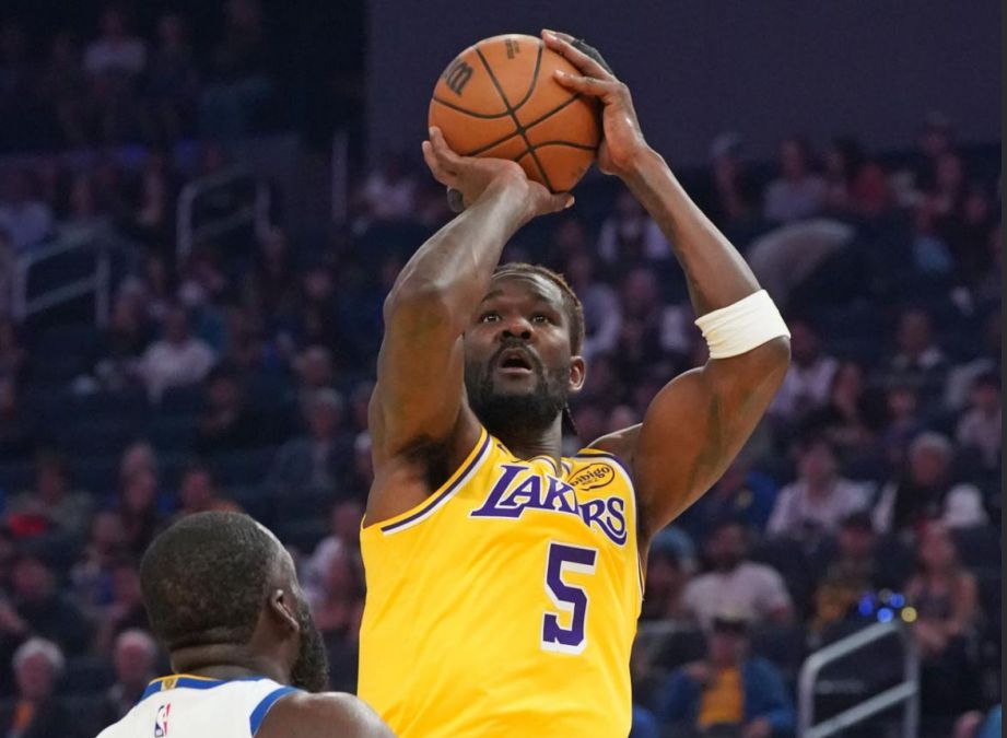 Hôm nay không nhẹ nhàng chút nào! Ayton thực hiện 7 trong số 11 cú sút và ghi bàn hiệu quả 15 + 8. Anh ấy đã trả lời bằng nhiều cú ném bóng để trả lời các câu hỏi.