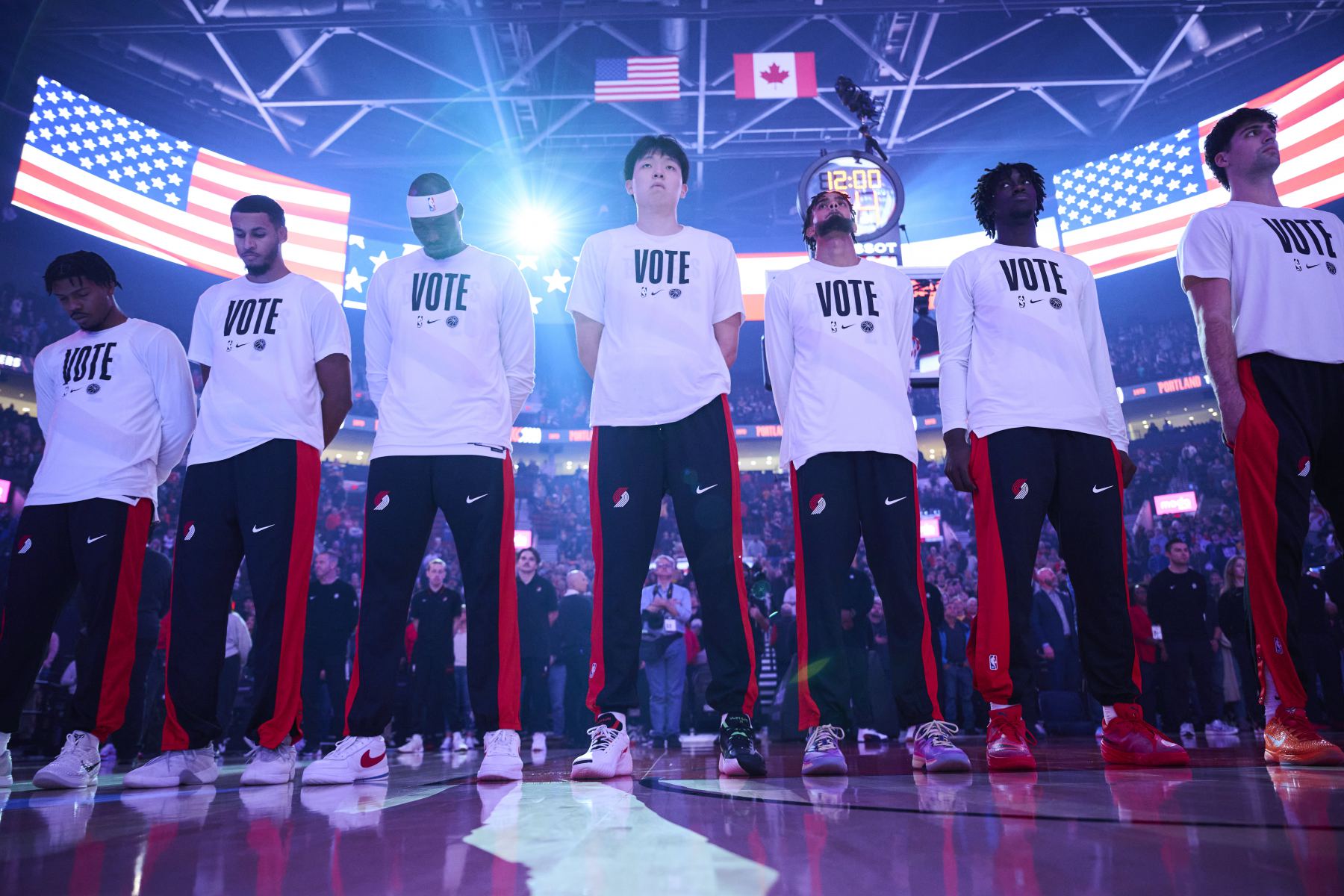 Anh ấy đã ghi 22 điểm trong hiệp đầu tiên để hoàn thành cú lội ngược dòng gây sốc! Dùng một từ để đánh giá phong độ của Trail Blazers ngày hôm nay.