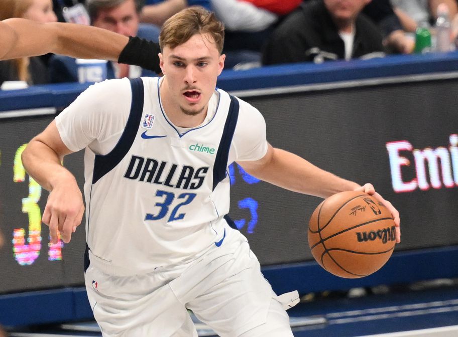 Flagg chỉ thua 8 trận ở trường trung học và đại học cộng lại, và thua 9 trong 12 trận sau khi gia nhập Mavericks.