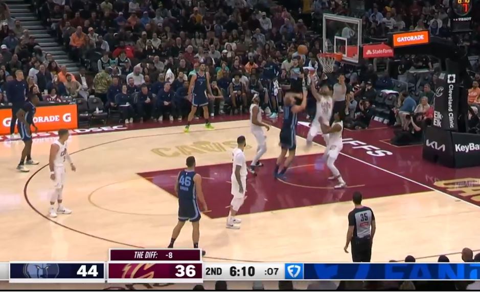 Ba Cavaliers ghi bàn với con số gấp đôi trong giờ nghỉ giải lao, Allen ghi 10 điểm, 5 rebound & vẫn theo sát diễn biến với 7 điểm