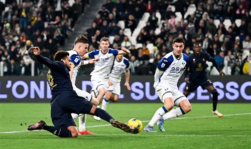 Juventus đấu với Hellas Verona