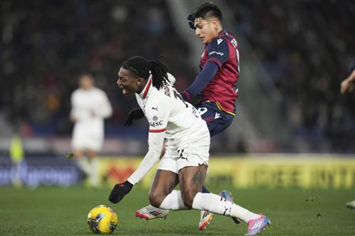 Bologna đấu với AC Milan