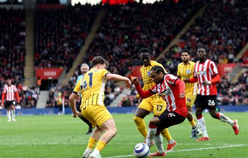 Southampton đấu với Brighton