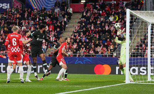 Girona đấu với Liverpool