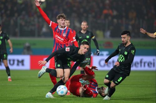 Heidenheim đấu với Wolfsburg
