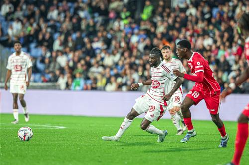 Montpellier đấu với Brest