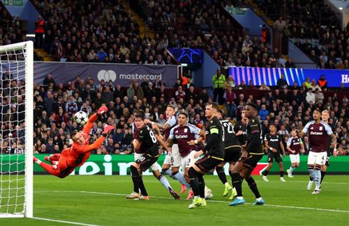 Aston Villa đấu với Bologna