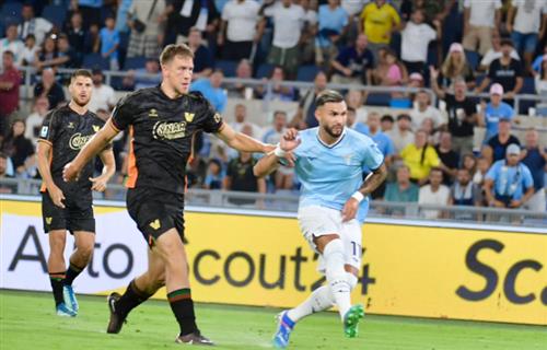 Lazio đấu với Venice