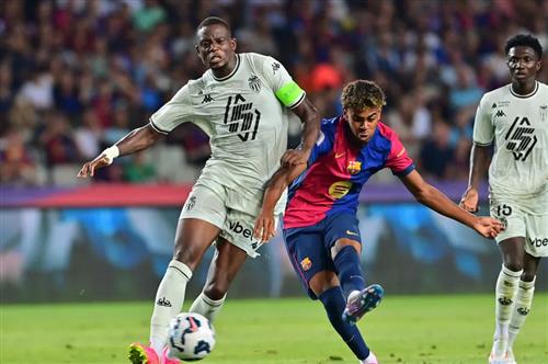 Barcelona đấu với Monaco