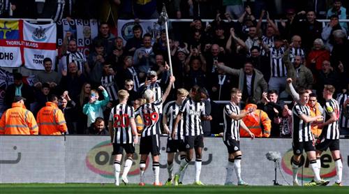 Newcastle United đấu với Sheffield United