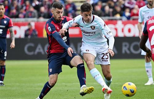 Cagliari đấu với Salernitana