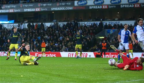 Blackburn Rovers đấu với Newcastle United