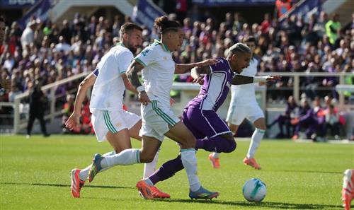 Florence đấu với Roma