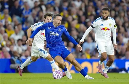 Leeds United đấu với Everton