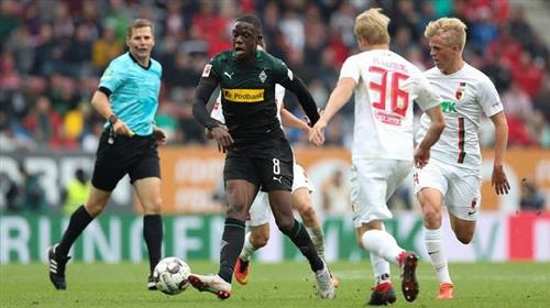 Augsburg đấu với M'Gladbach