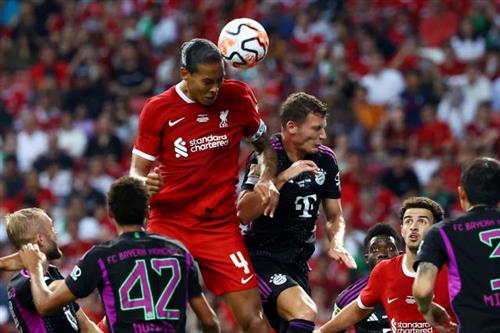 Liverpool đấu với Bayern Munich
