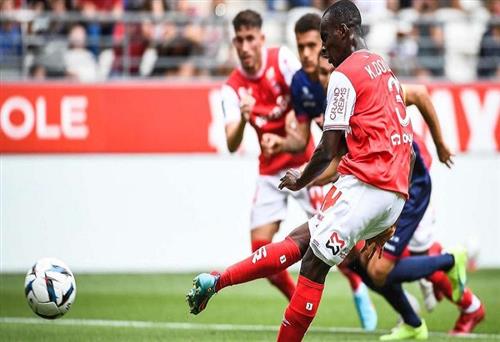 Clermont đấu với Reims