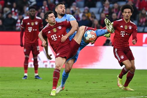Bayern Munich đấu với Freiburg