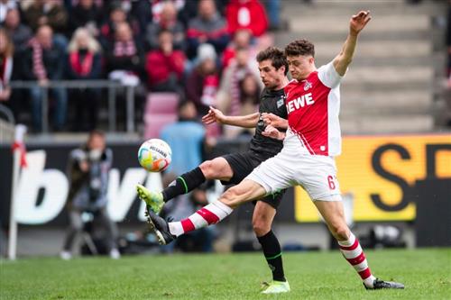 Köln đấu với Münchengladbach