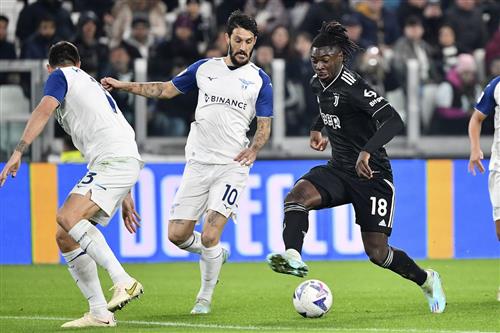 Juventus đấu với Lazio