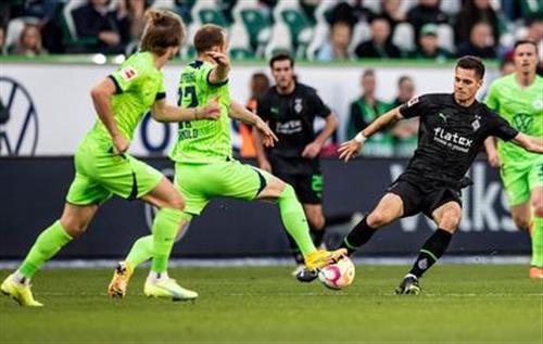 Wolfsburg đấu với Münchengladbach