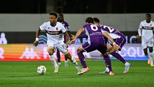 Fiorentina đấu với Bologna