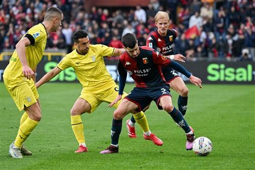 Genoa đấu với Lazio