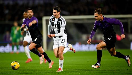 Fiorentina đấu với Juventus