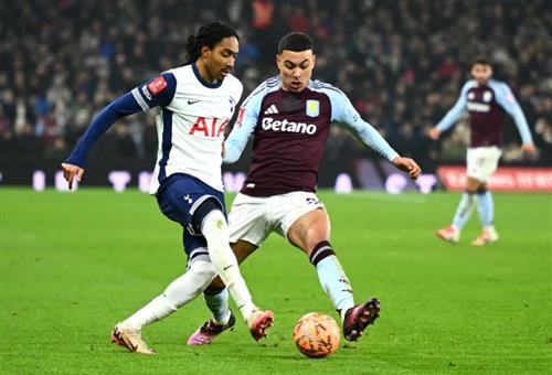 Aston Villa đấu với Tottenham Hotspur
