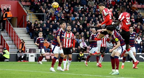 Southampton đấu với Newcastle United