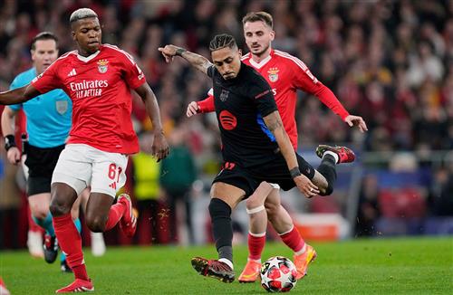 Benfica đấu với Barcelona