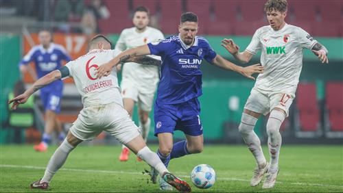 Augsburg đấu với Schalke 04