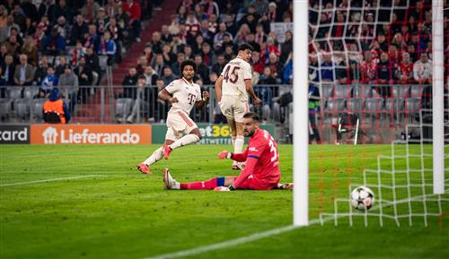 Bayern Munich đấu với Dinamo Zagreb