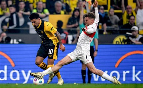Dortmund đấu với Stuttgart