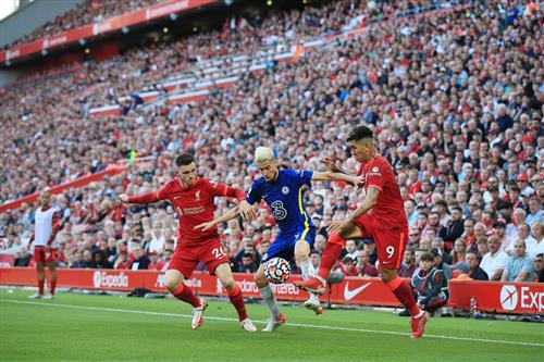 Liverpool đấu với Chelsea