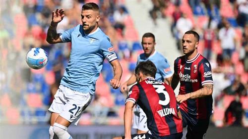 Lazio đấu với Bologna