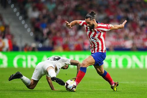 Real Oviedo đấu với Atletico Madrid