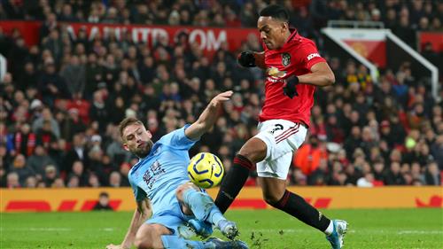 Manchester United đấu với Burnley