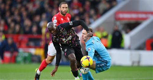 Nottingham đấu với Brentford
