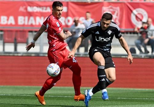 Monza đấu với Como